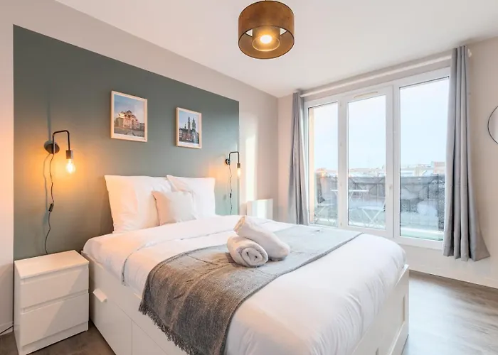 Balcony + Parking! شقة ليل