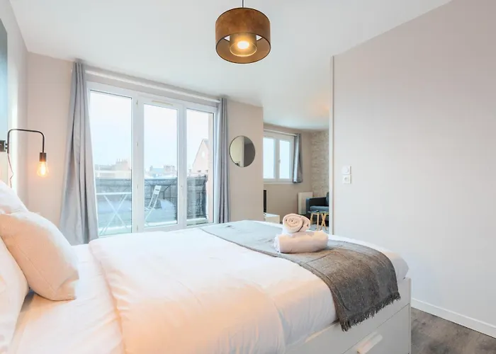 Balcony + Parking! شقة ليل