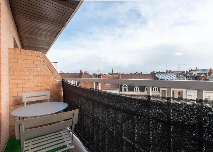Balcony + Parking! شقة *