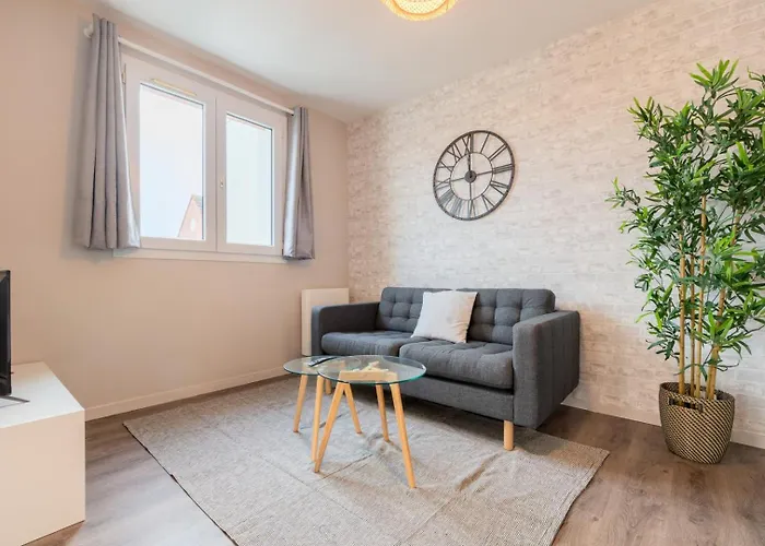 Balcony + Parking! شقة ليل