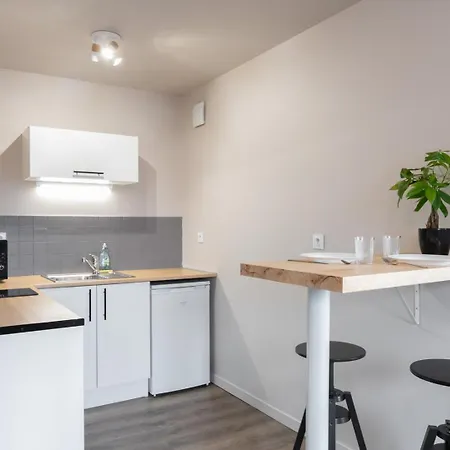 Appartement Balcony + Parking! *